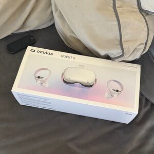 Oculus Quest 2 VR Set in White